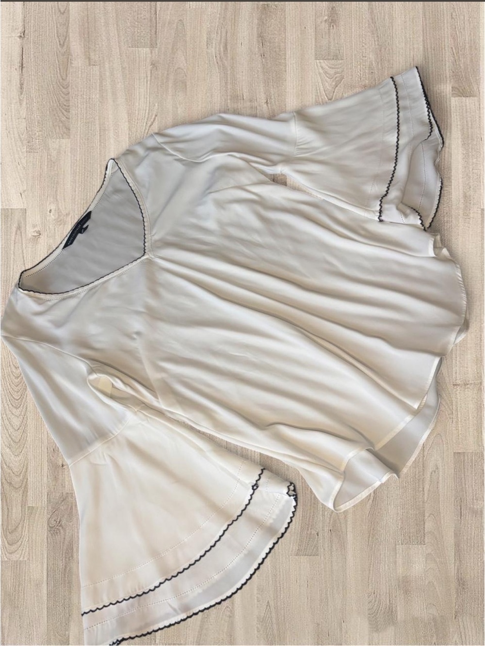 White House Black Market White & Black Trim Blouse | Size 8 🤍🖤